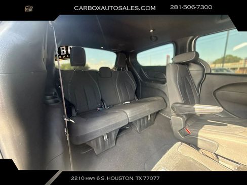 Used 2021 Chrysler Pacifica Touring w/ S Appearance Package FWD image 35