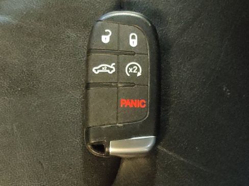 Used 2018 Jeep Cherokee Limited FWD image 32