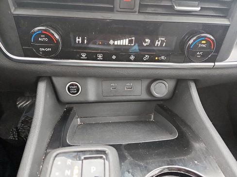 Used 2023 Nissan Rogue SV image 25