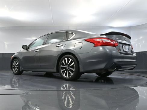 Used 2016 Nissan Altima 2.5 SL w/ Moonroof Package image 52