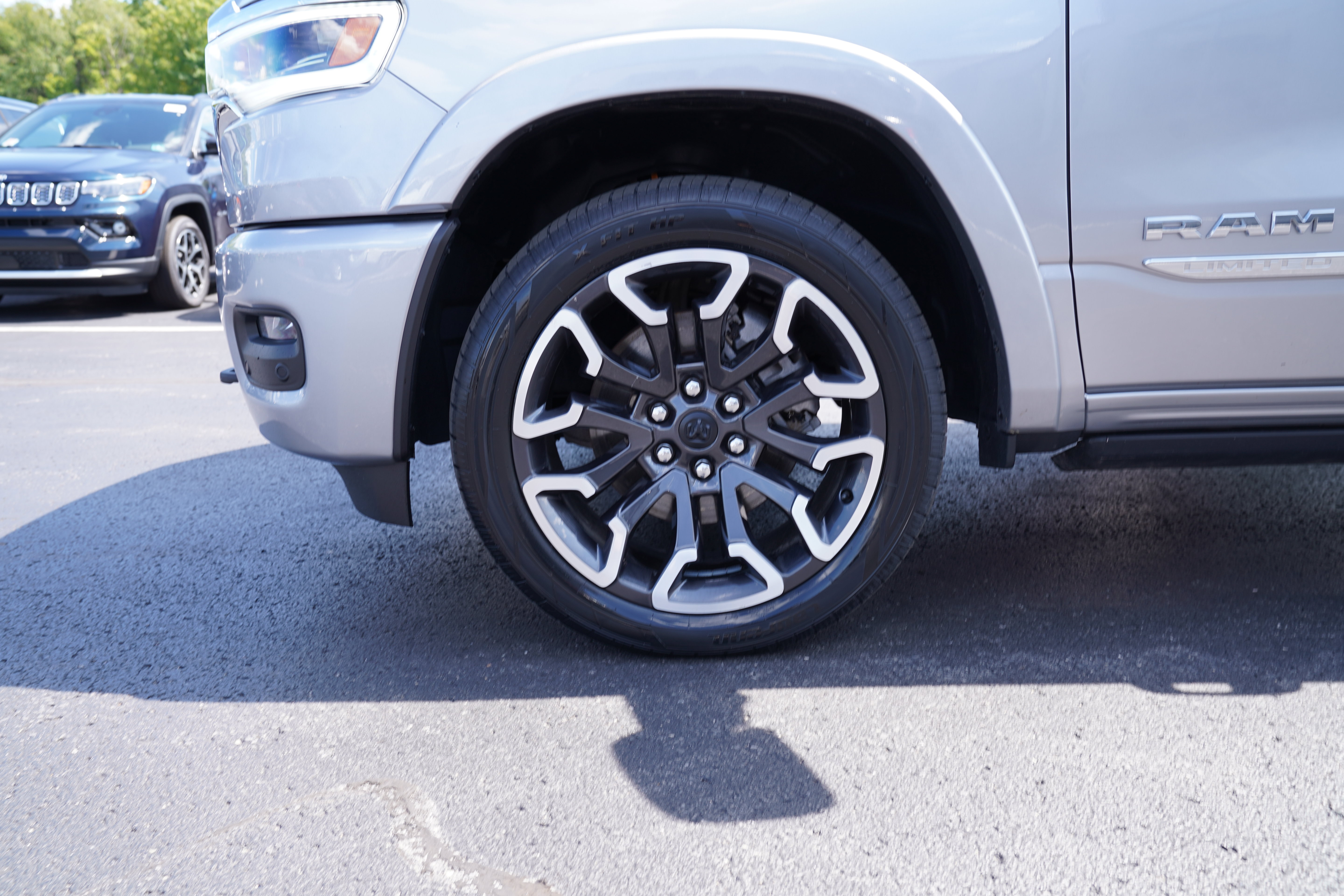 Used 2025 RAM 1500 Limited AWD/4WD image 15