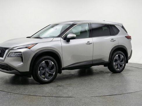 Used 2025 Nissan Rogue SV image 3