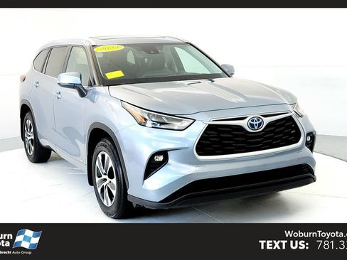 Used 2023 Toyota Highlander XLE AWD/4WD image 1