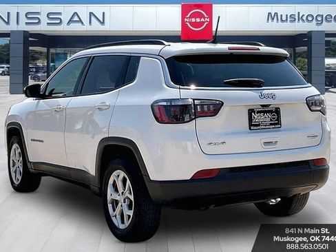 Used 2024 Jeep Compass Latitude AWD/4WD image 4