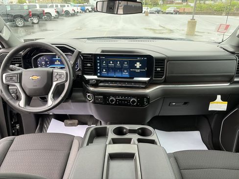Used 2025 Chevrolet Silverado 1500 LT w/ Z71 Off-Road Package AWD/4WD image 16