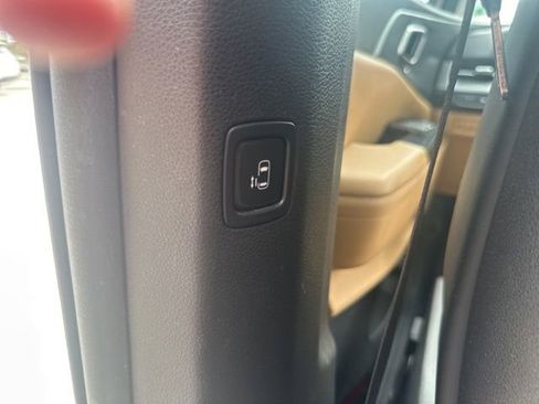 Used 2022 Kia Carnival LX FWD image 31