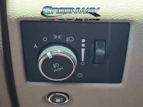 Used 2017 Jeep Grand Cherokee Overland RWD image 25
