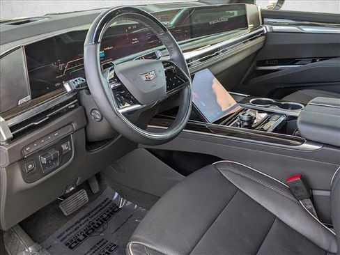 Used 2025 Cadillac Escalade Premium Luxury image 10