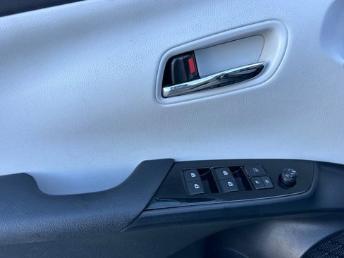 Certified 2017 Toyota Prius Four w/ Premium Convenience Package image 10