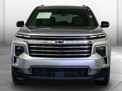 Used 2024 Chevrolet Traverse LT AWD/4WD image 2