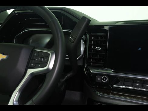 Used 2024 Chevrolet Silverado 1500 LT AWD/4WD image 29