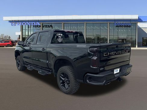 Used 2023 Chevrolet Silverado 1500 LT Trail Boss w/ LT Trail Boss Premium Package AWD/4WD image 3