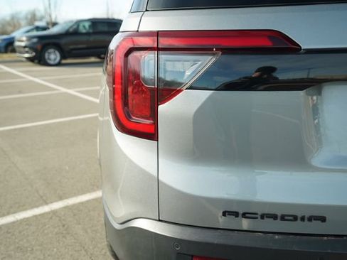 Used 2023 GMC Acadia SLE w/ Driver Convenience Package image 40