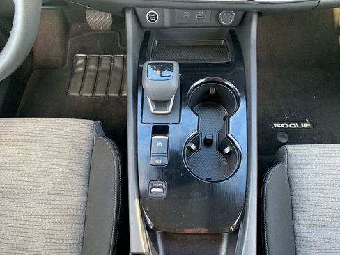 Used 2023 Nissan Rogue SV image 15