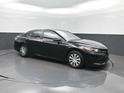 Used 2019 Toyota Camry LE FWD image 33