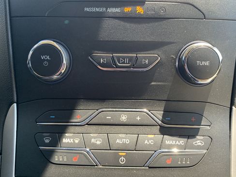 Used 2020 Ford Edge SEL w/ Cold Weather Package AWD/4WD image 29
