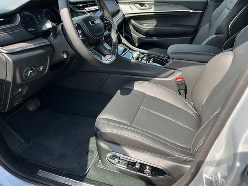 New 2025 Jeep Grand Cherokee L Overland w/ Luxury Tech Group IV image 9