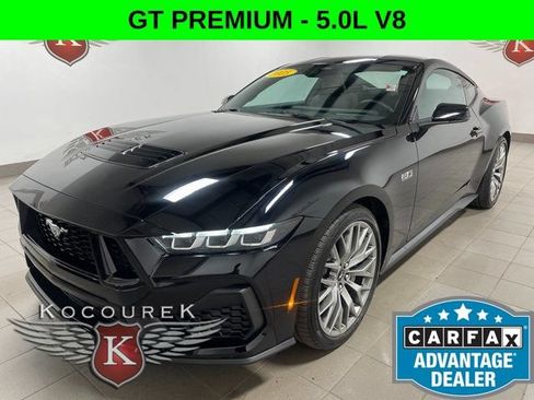 Used 2025 Ford Mustang GT Premium RWD image 3