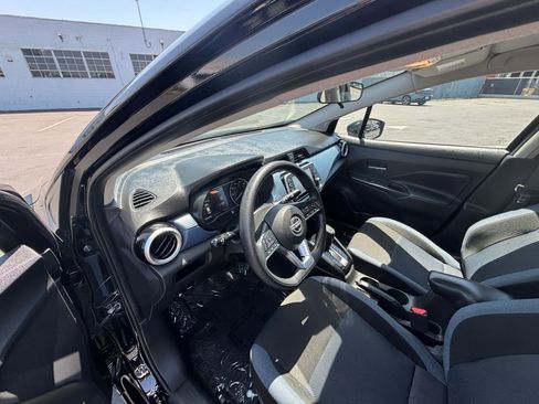 Used 2025 Nissan Versa SV FWD image 34