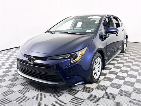 Certified 2025 Toyota Corolla LE image 3