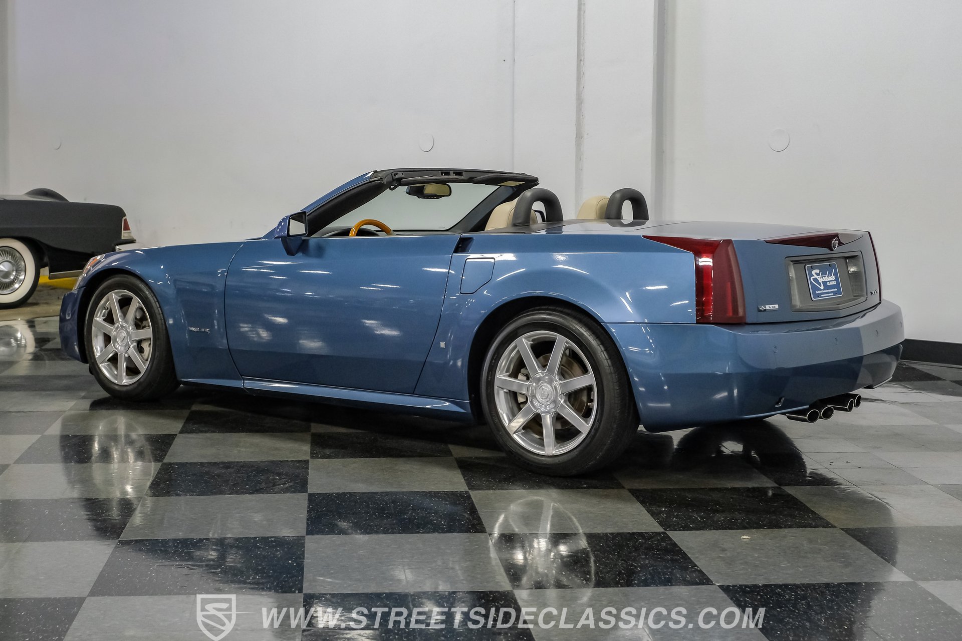 Used 2006 Cadillac XLR RWD image 8