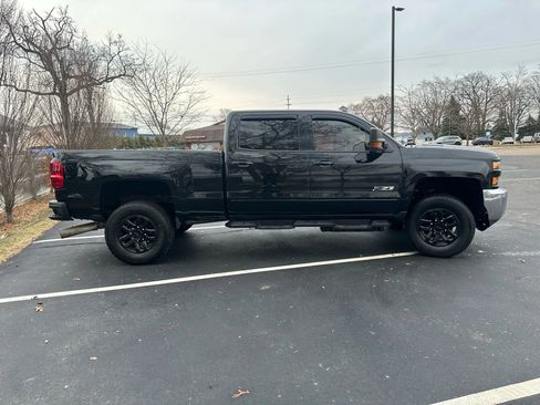 Used 2016 Chevrolet Silverado 2500 LT w/ Midnight Edition image 4