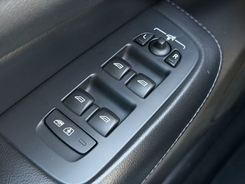 Used 2019 Volvo S60 T5 Momentum w/ Premium Package image 22