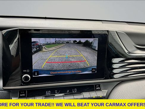 Used 2025 Toyota Camry SE FWD image 11
