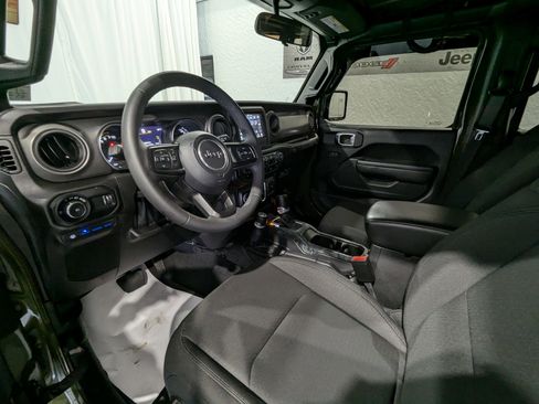 Used 2023 Jeep Wrangler Unlimited image 13
