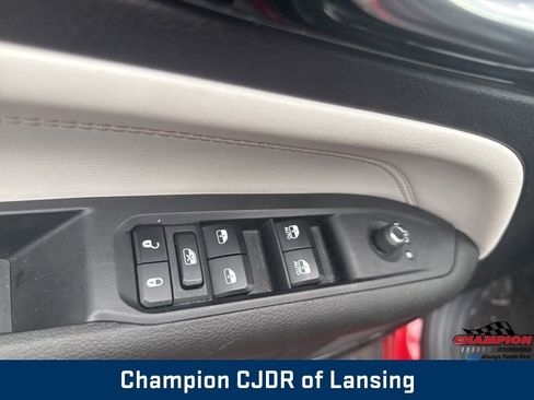 Used 2025 Jeep Compass Limited image 34