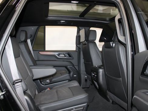 Used 2025 GMC Yukon Denali w/ Advanced Technology Package image 14