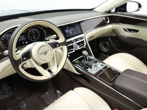 Used 2020 Bentley Flying Spur W12 image 20