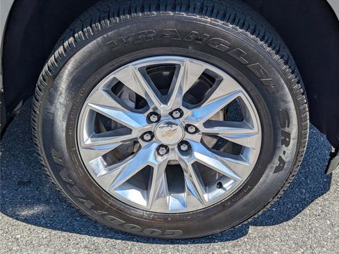 Used 2021 Chevrolet Silverado 1500 LTZ w/ LTZ Convenience Package II AWD/4WD image 12