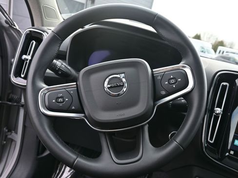 Used 2024 Volvo XC40 B5 Core image 21
