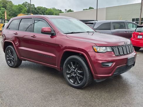 Certified 2019 Jeep Grand Cherokee Altitude AWD/4WD image 2