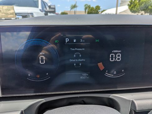 Used 2025 Hyundai Santa Cruz SE FWD image 27