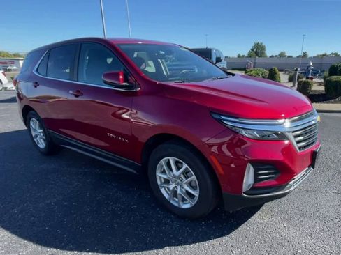 Used 2023 Chevrolet Equinox LT image 3