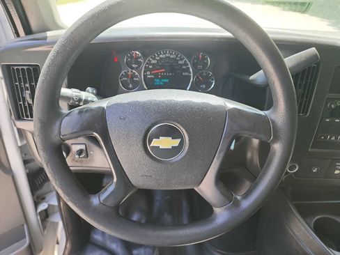 Used 2016 Chevrolet Express 2500 RWD image 20