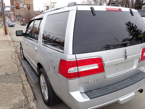 Used 2011 Lincoln Navigator 4WD image 3