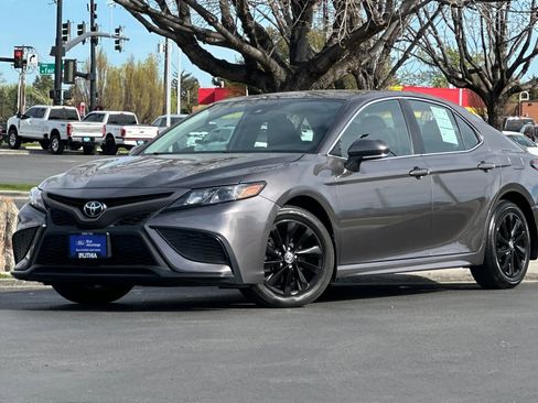 Used 2024 Toyota Camry SE FWD image 1