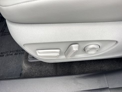 Used 2026 Toyota Highlander XLE AWD/4WD image 12