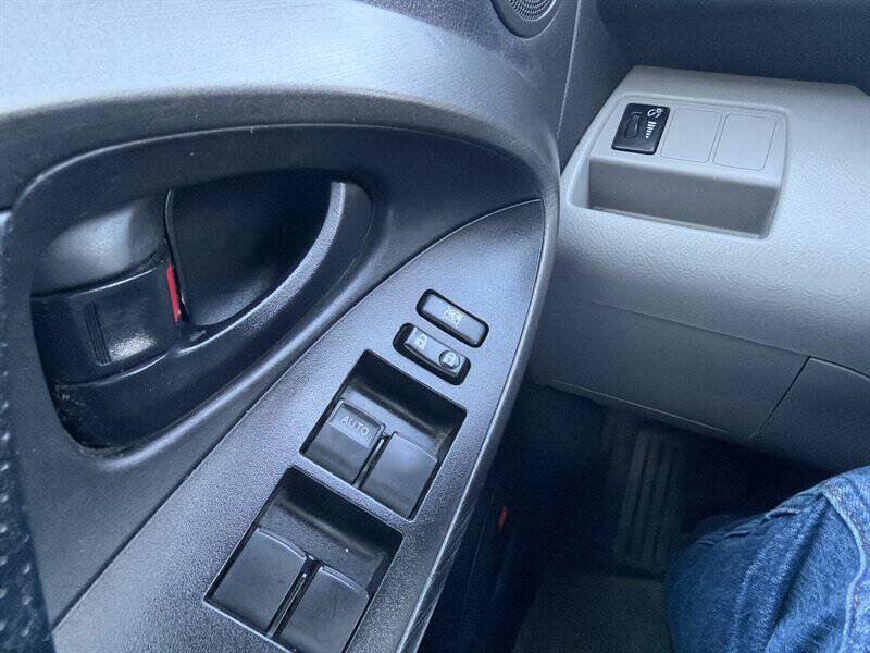 Used 2011 Toyota RAV4 Limited w/ Limited Extra Value Pkg AWD/4WD image 27