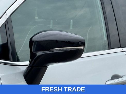 Used 2026 Chrysler Pacifica Limited image 5