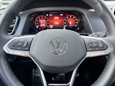 Used 2025 Volkswagen Atlas Peak Edition SE image 22