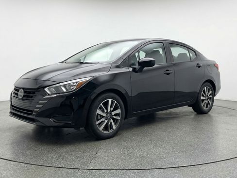 Used 2025 Nissan Versa SV FWD image 3