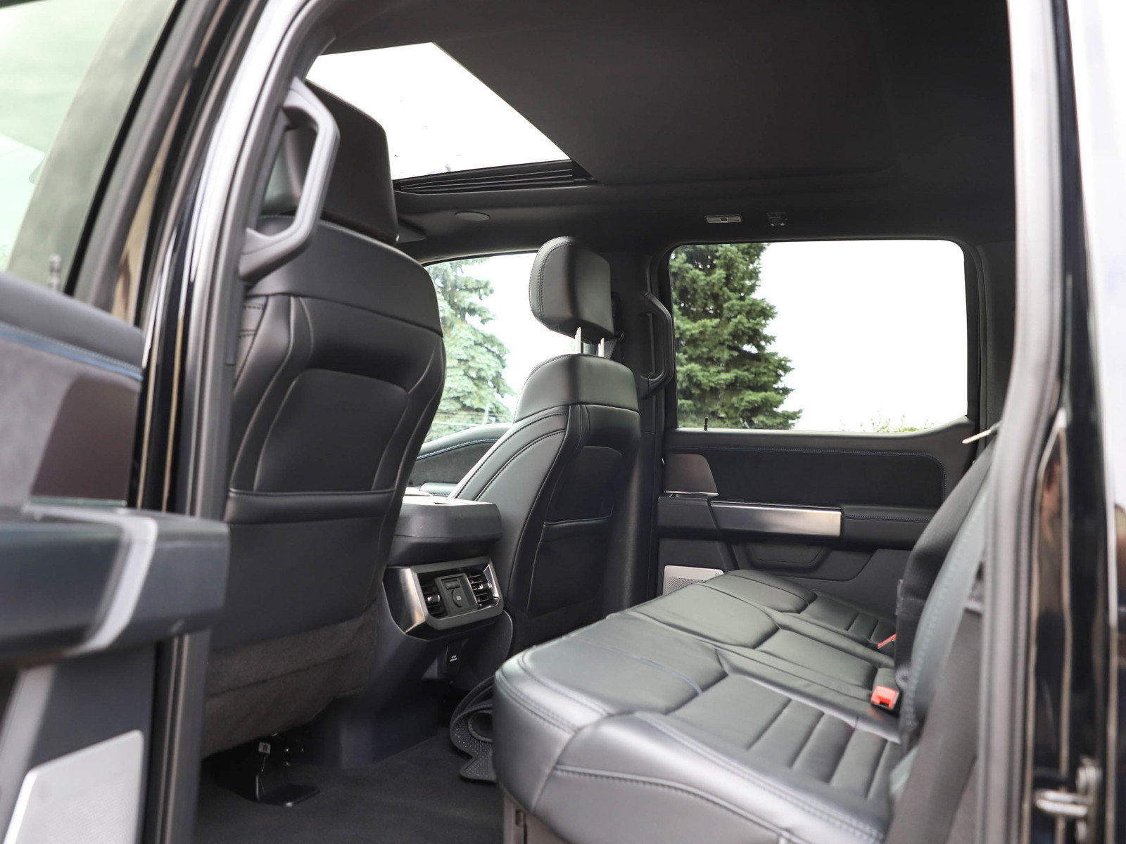 Used 2026 Ford F250 Platinum AWD/4WD image 16