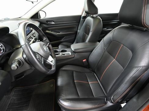 Used 2020 Nissan Altima 2.5 SR w/ Premium Package image 7