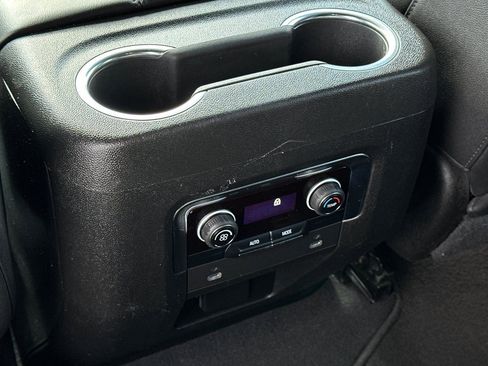 Used 2022 Chevrolet Suburban Z71 image 15