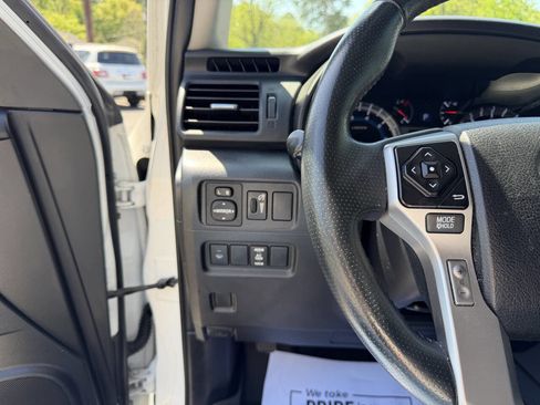 Used 2018 Toyota 4Runner SR5 image 6