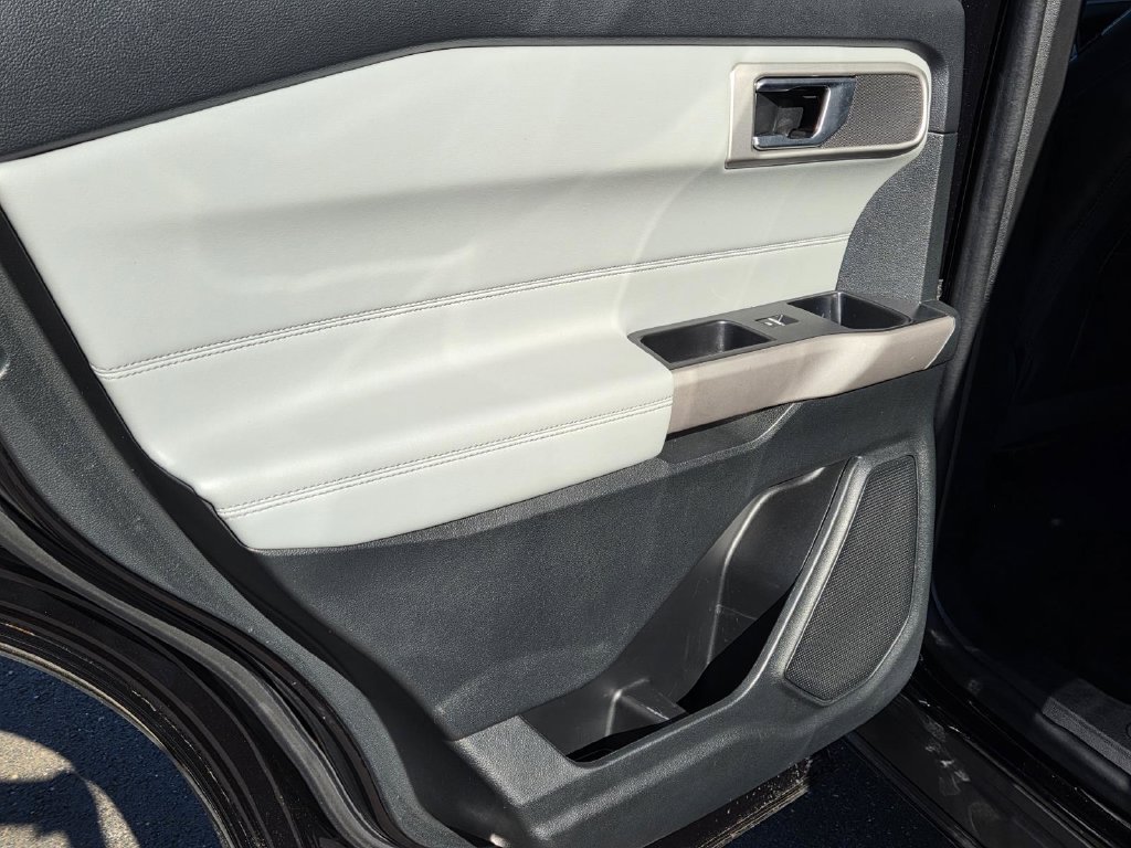 Used 2023 Ford Explorer XLT w/ Equipment Group 202A RWD image 34
